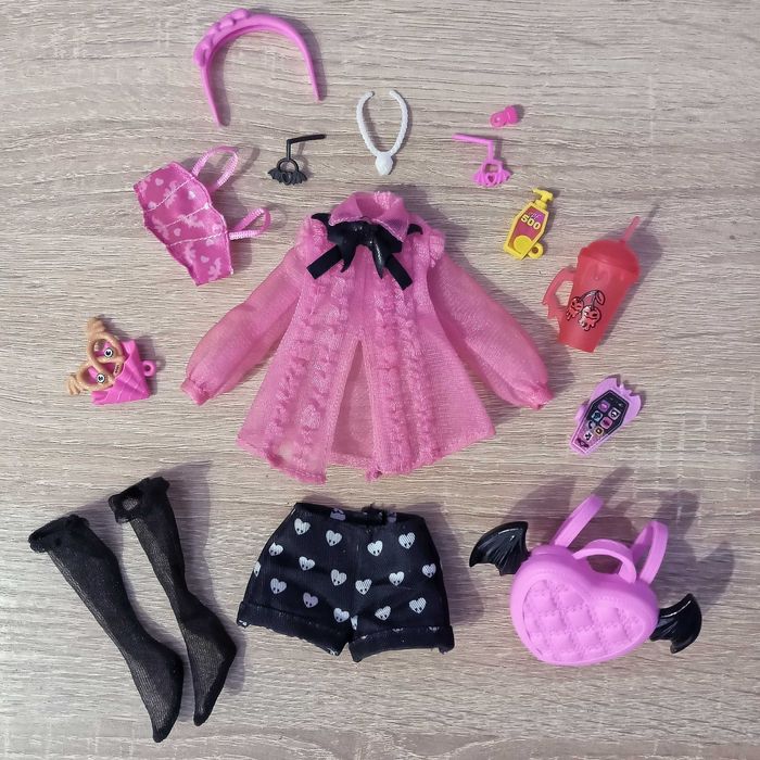 Одяг та аксесуари від Monster High Draculaura G3 Базова