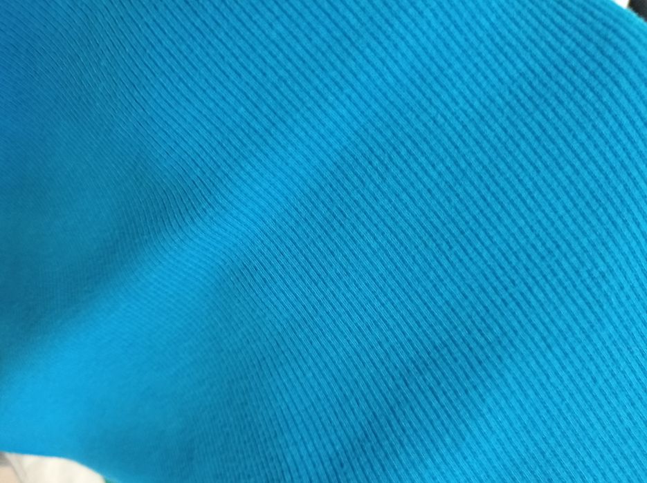 Niebieska bluzka bez rękawów