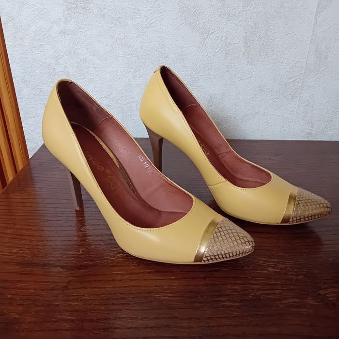 Czółenka szpilki żółte 38