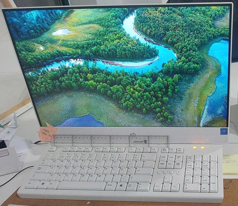 Secretária + Cadeira rotativa + HP All in One 22' (ou vendo separado)