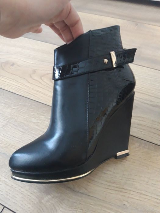 Buty na koturnie rozm 36