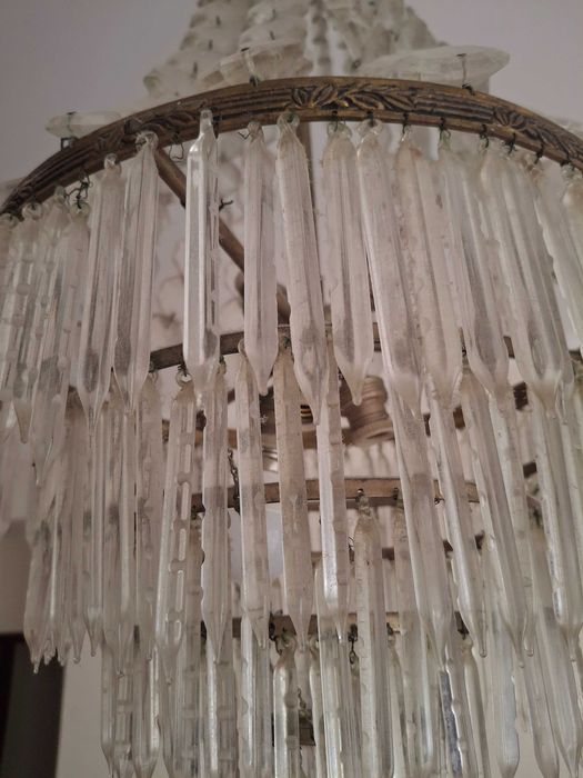 Lustre antigo vintage em metal e vidro – muito elegante