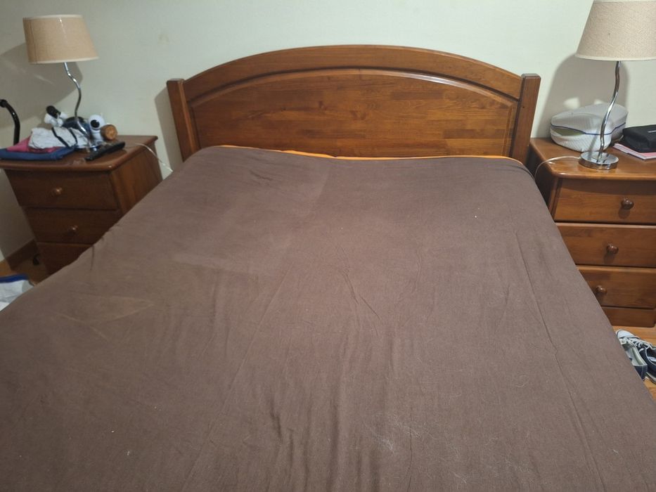 Cama de casal em ceregeira