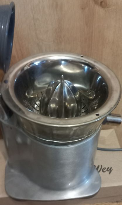 Продам профессиональную соковыжималку для цитрусовых Кеnwood JE 450