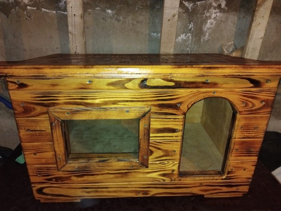 Будка из сосны утепленная