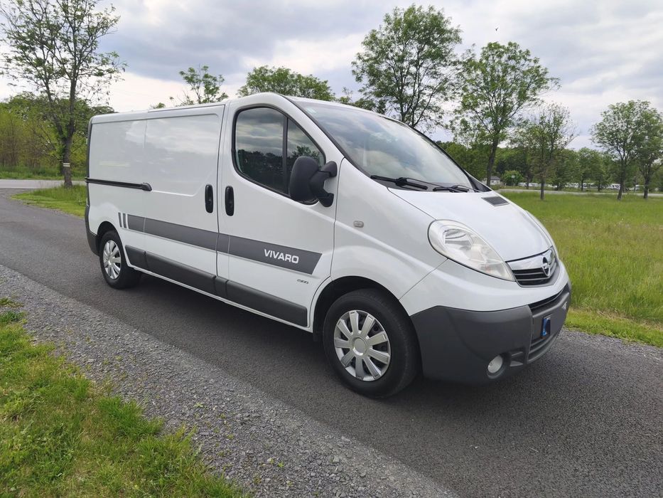 Opel Vivaro 2014R L2H1 2.0CDTi Klima Navi Tempomat Czujniki Hak Skrzydełka 115KM 6 Biegów Trafic