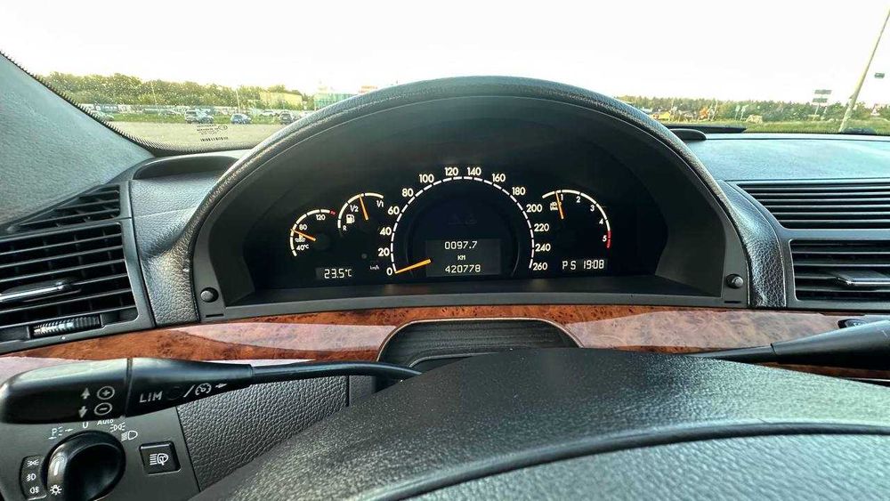 Mercedes-Benz S-Class 2000