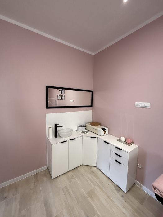 Wynajmę wyposażone stanowisko kosmetyczne