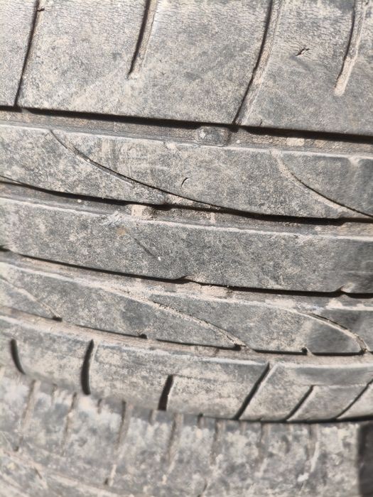Bridgestone dueler h/p 215/60/17