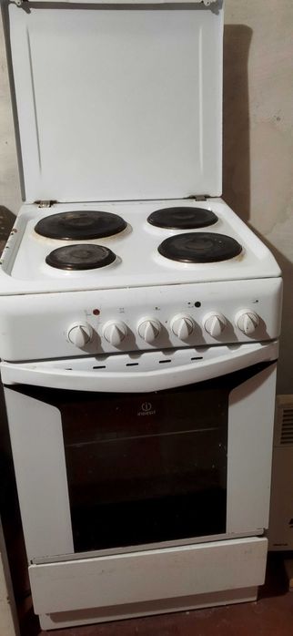 Електрична плита Indesit з 4 конфорками