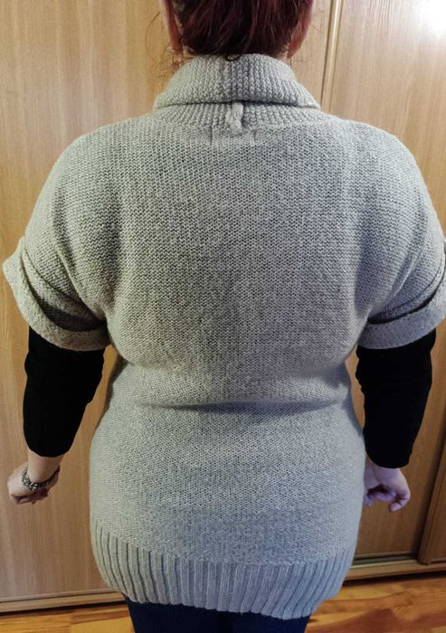 Дуже м'якенька, тепла, в'язана жіноча жилетка, безрукавка, кофта.