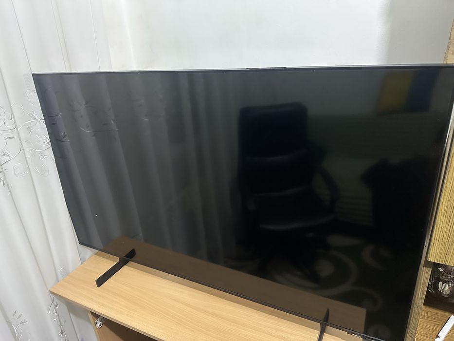 SAMSUNG LED телевізор UE50AU8000U на запчастини або під ремонт!