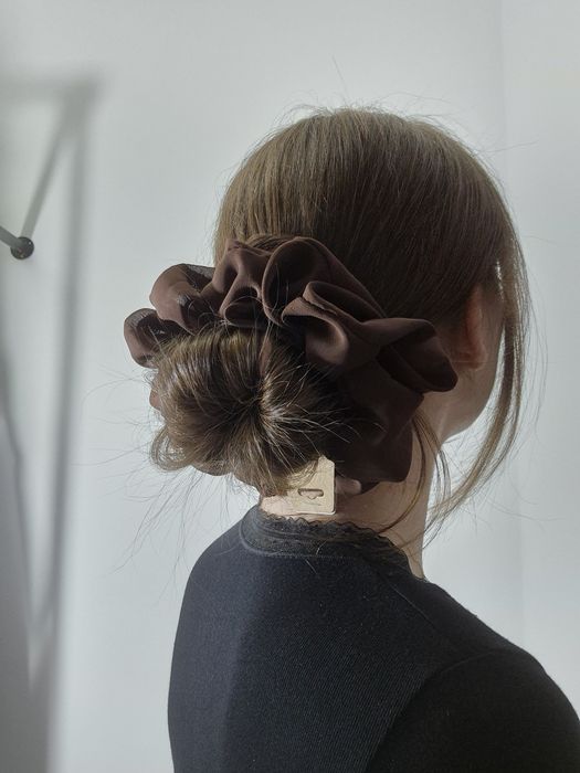 Giga scrunchie XXL do włosów brązowa czekolada