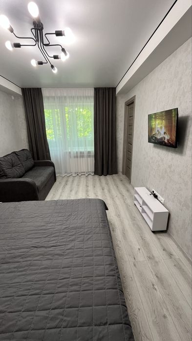 Подобово!Посуточно!Оренда!Затишна та чиста квартира!ЦЕНТР. 2-й ПОВЕРХ!