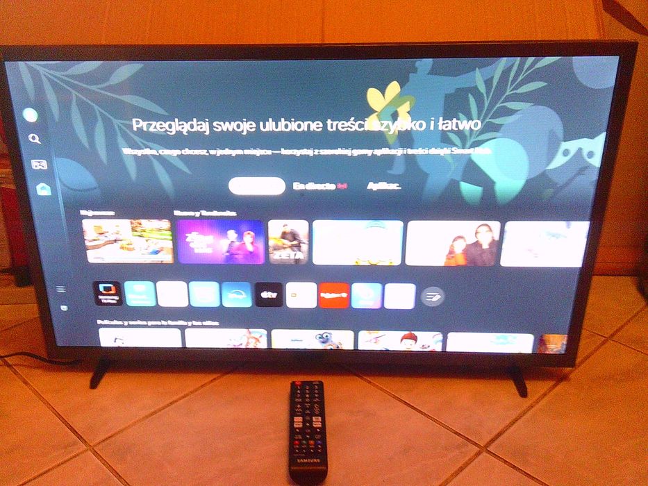 Samsung 32 Smart wifi dvb-t2h.265, pilot , model na rok 2026, karton fabryczny.