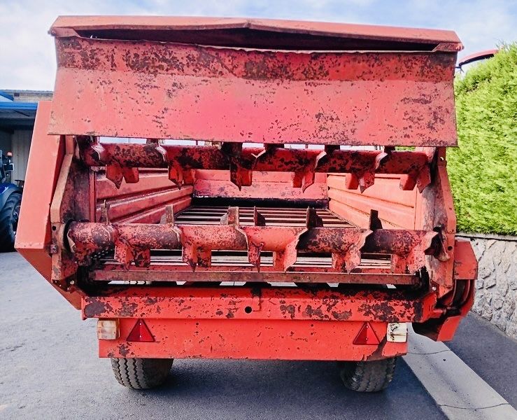 reboque espalhador de estrume