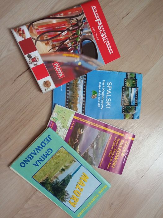 Samochodowy atlas Polski oraz 3 mapy turystyczne