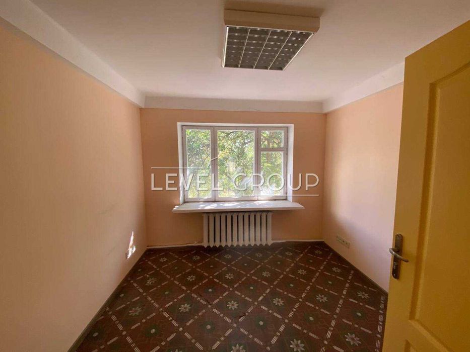 Продаж окремої будівлі на великій земельній ділянці на Старій Дарниці