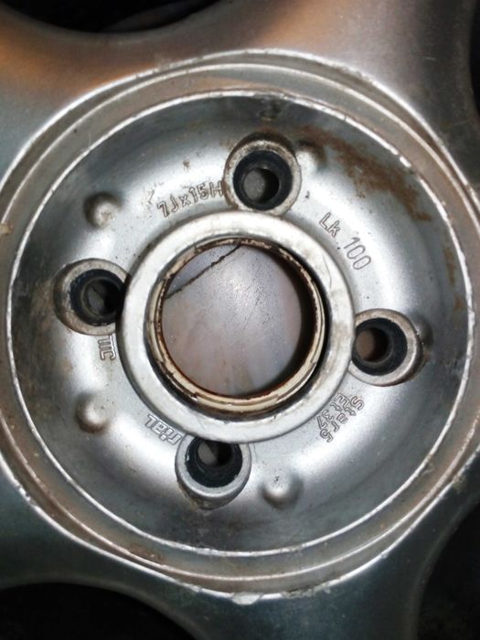 Vendo Volantes e  Pneus com Jante Golf 2