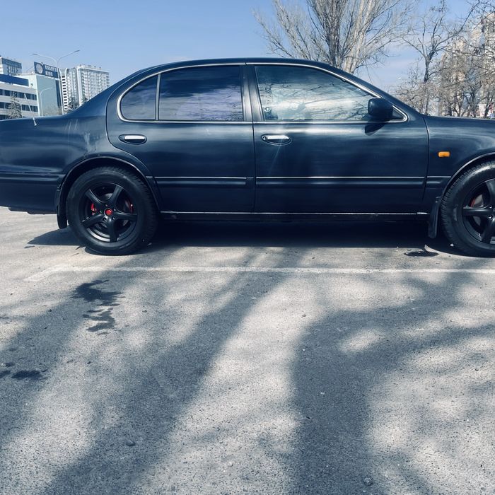 Авто нісан максіма