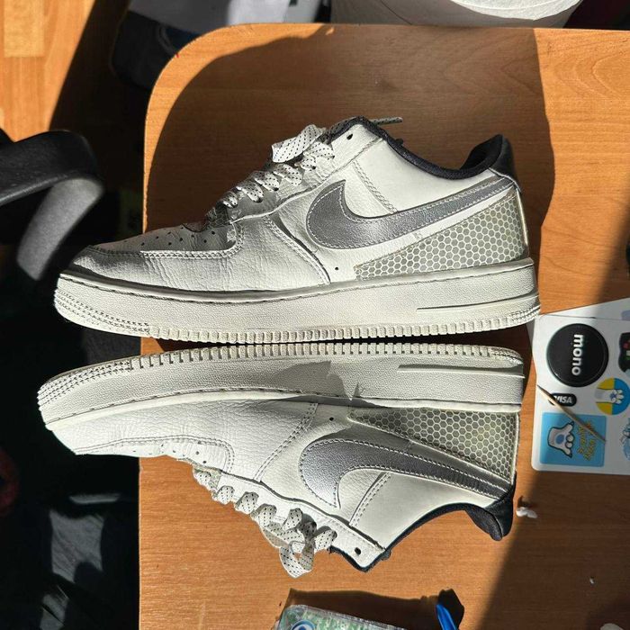 Оригінальні кросівки Nike Air Force 1 Low у відмінному стані.