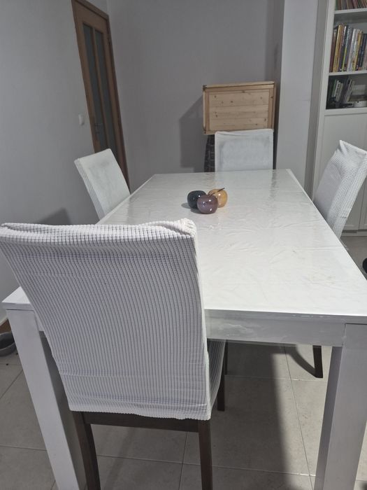 Mesa grande 4 cadeiras