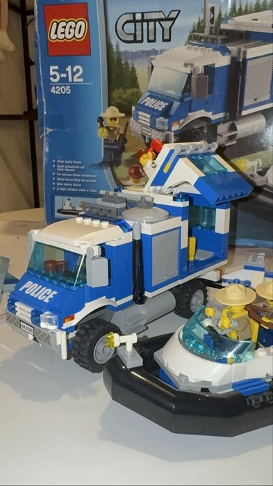 Lego city 4205- Terenowe centrum dowodzenia