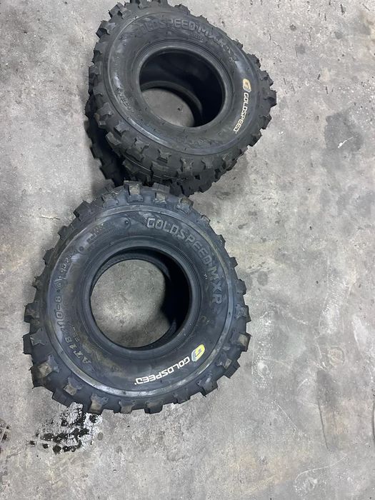Pneus Gold speed novos **