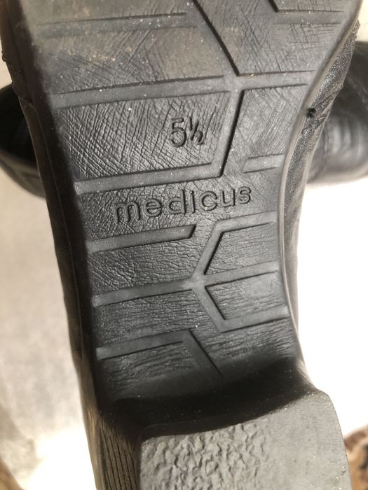Продам шкіряні туфлі.25 см.