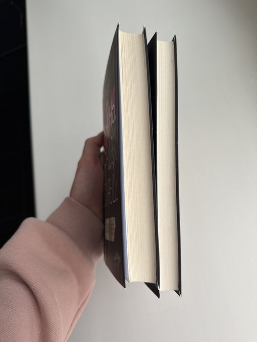 Комплект книг :  "Покинь, якщо кохаєш" та "Залишся, якщо кохаєш".