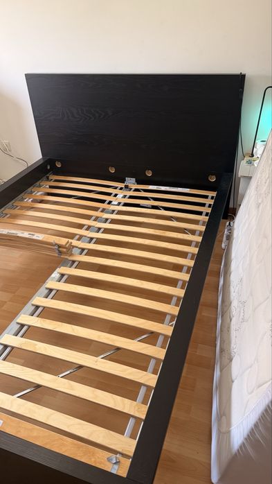 Cama Malm preta 140x200