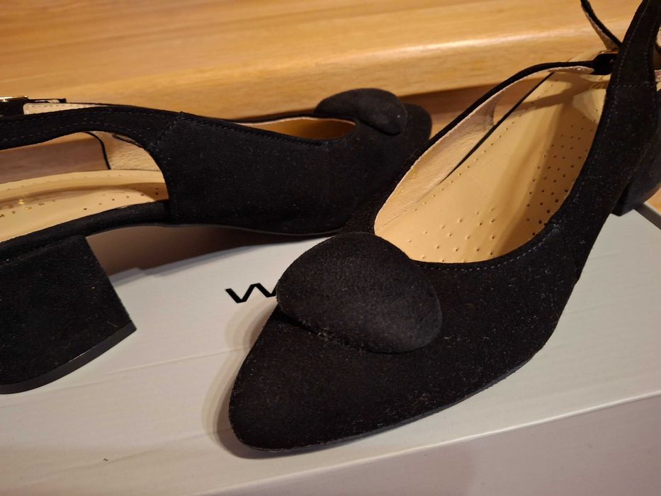 Czółenka z odkrytą piętą