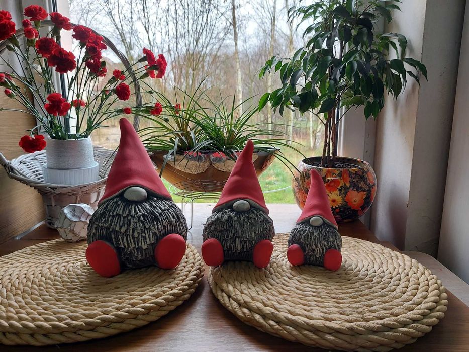 ogród dekoracja ogrodowa  gnom skrzaty gipsowe krasnal brodacze dekor