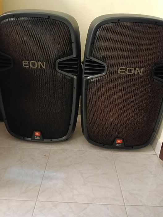 Colunas JBL EON 515