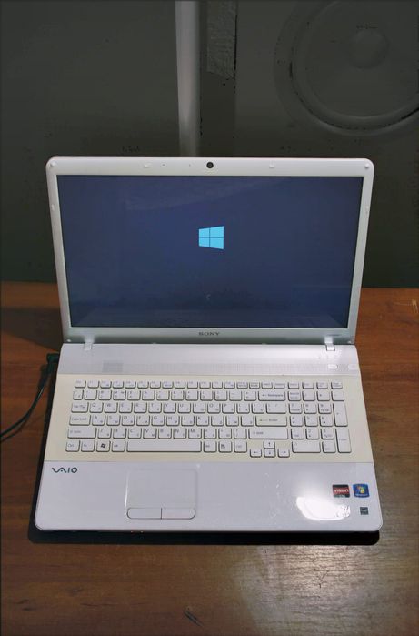 Sony vaio vpcef4e1r Athlon II 2.3Ghz,4Gb,320gb,Radeon,wifi,17.3"