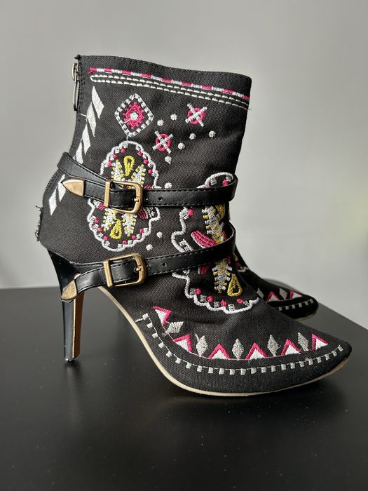 Wiosenne haftowane kozaczki boho r 38