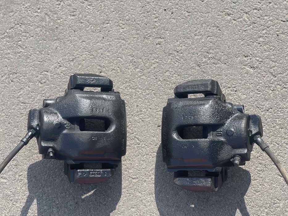 Суппорт супорта BMW X5 E53 E70 F15 F16 E60 F10 E83 тормозные колодки