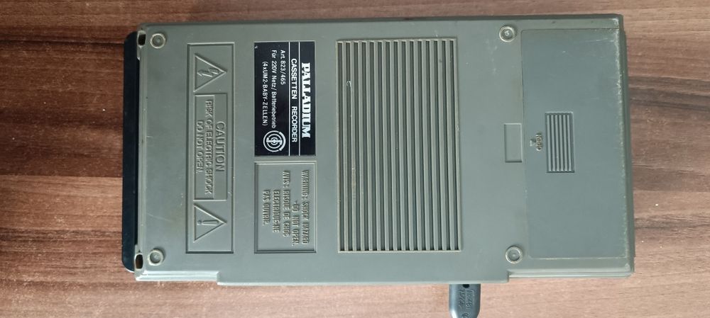 Magnetofon kasetonowy palladium.