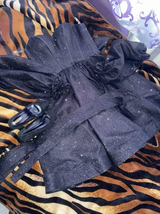 Продам корсетну сукню ,одягалась  один раз,підійде на розмір 44-46