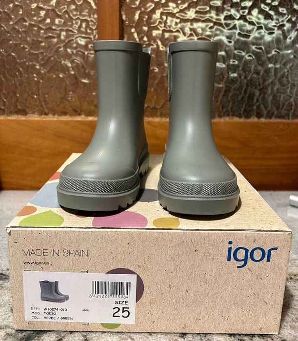 Green rain boots, brand IGOR. Size 25. (Like new)