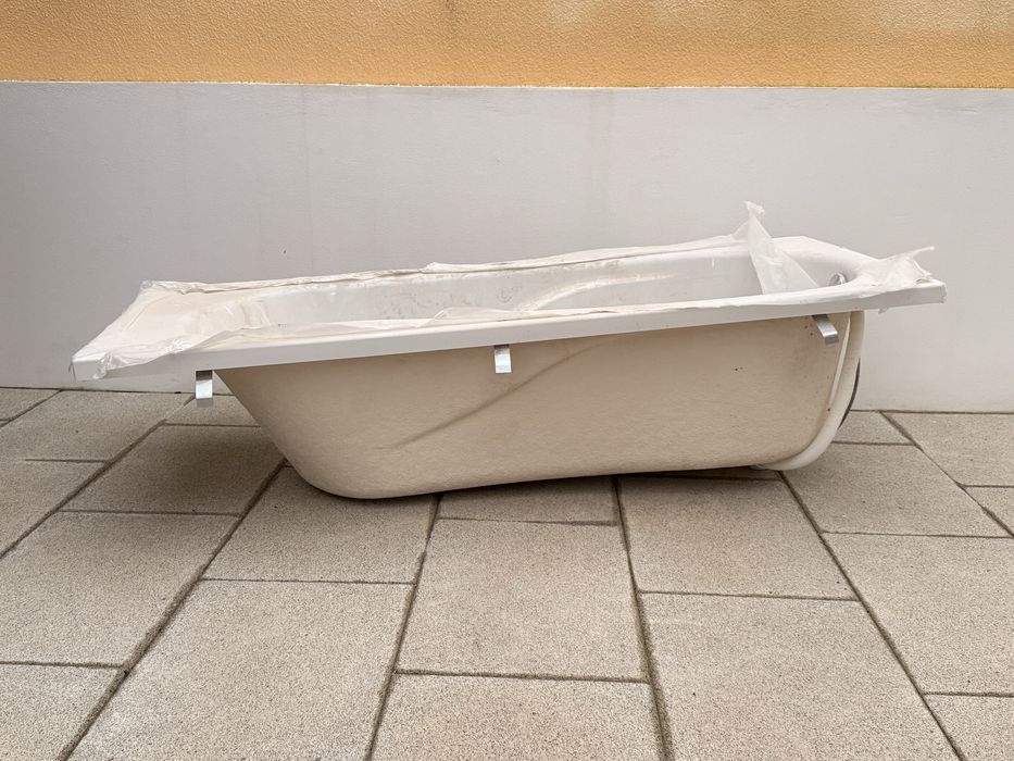 Banheira Sanindusa nova + painéis + misturadora TEKA Strohm