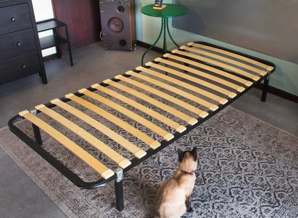 Estrado para cama de solteiro Ikea. 0,90x200cm. Entrego em sua morada em Braga.