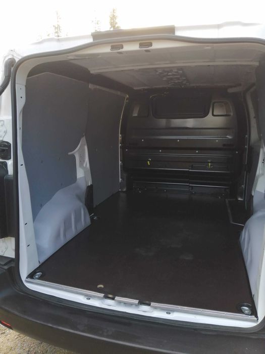 Zabudowa przestrzeni ładunkowej Fiat Scudo M