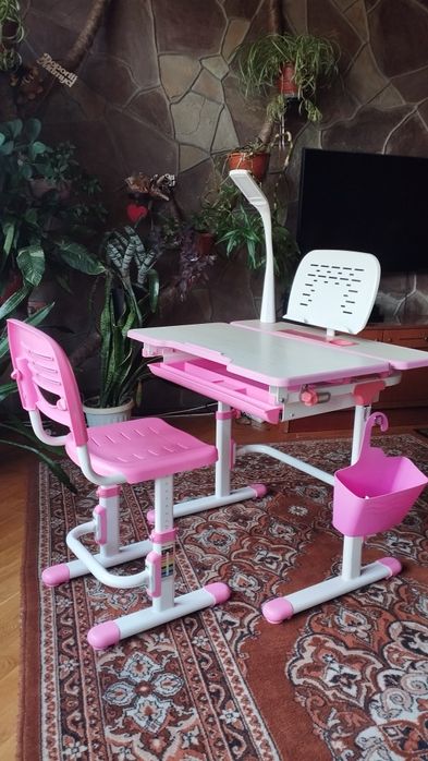 Дитячий стіл з стільцем