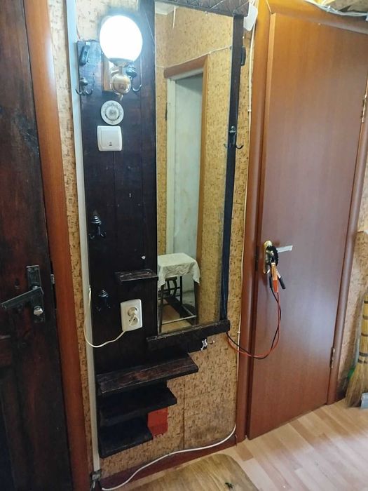 Шкаф. Кресло-кровать.Зеркало.