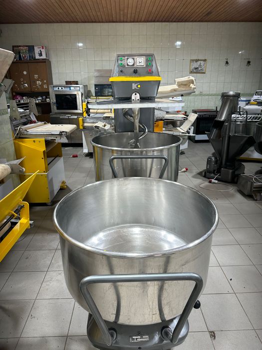 Тестомес Тестомесильныая машина с подкатной дежей Kemper SPA 125