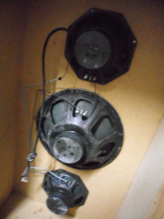 Colunas de som, grandes e fortes