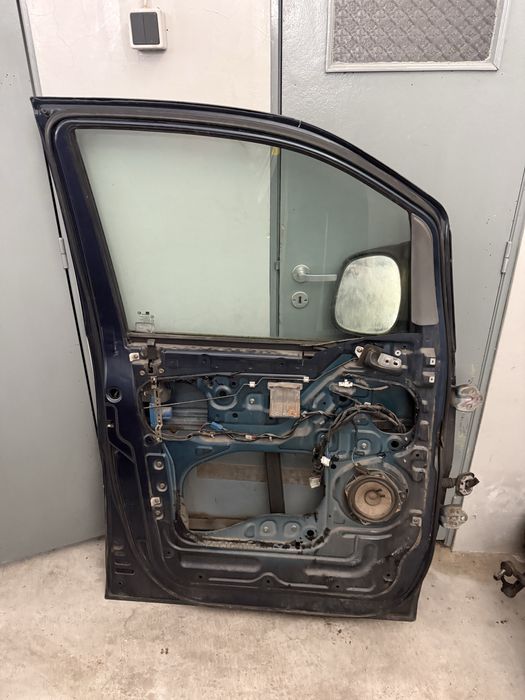 Porta Dianteira Esquerda Hyundai H1 (Com Vidro e Espelho)