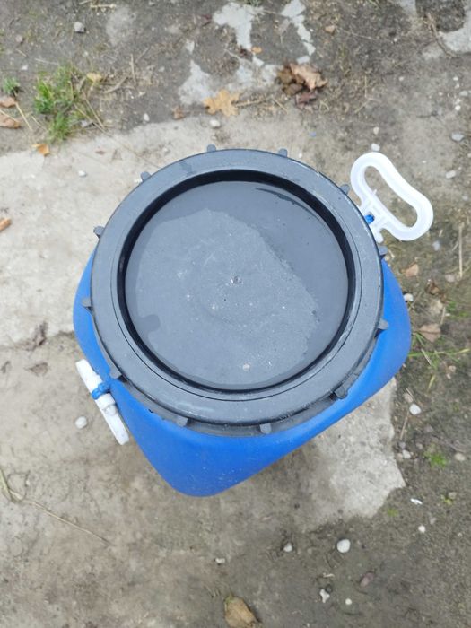 Beczki z uchwytami 60l