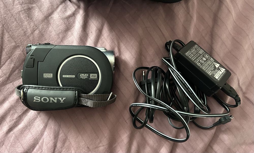 Відеокамера Sony DCR-DVD108E